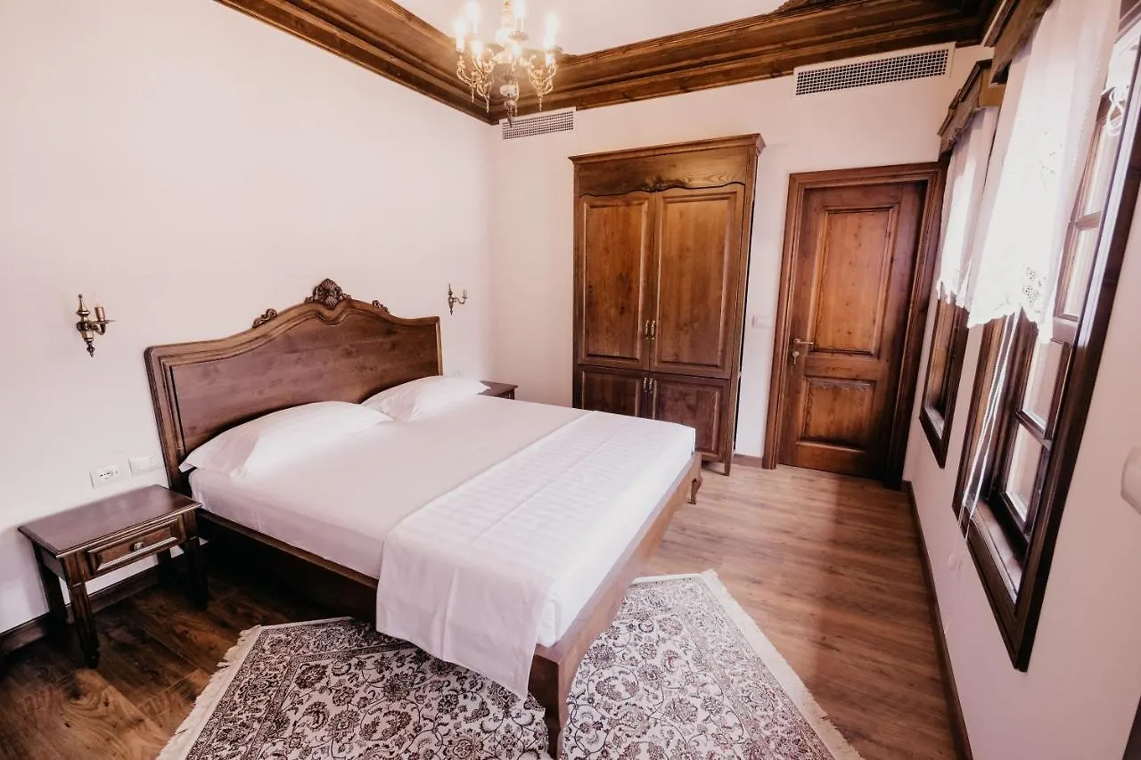Beratino Hotel 0*, Berat