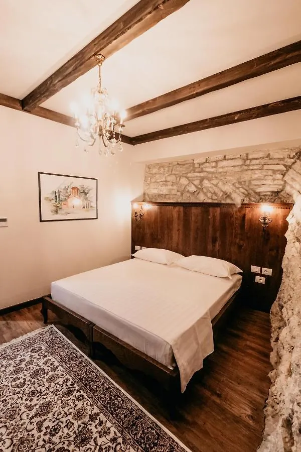 Beratino Hotel 0*, Berat